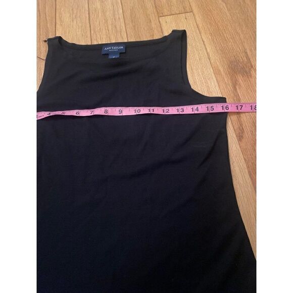 Ann Taylor, women's black classic black sleeveless top size SP - Picture 5 of 6